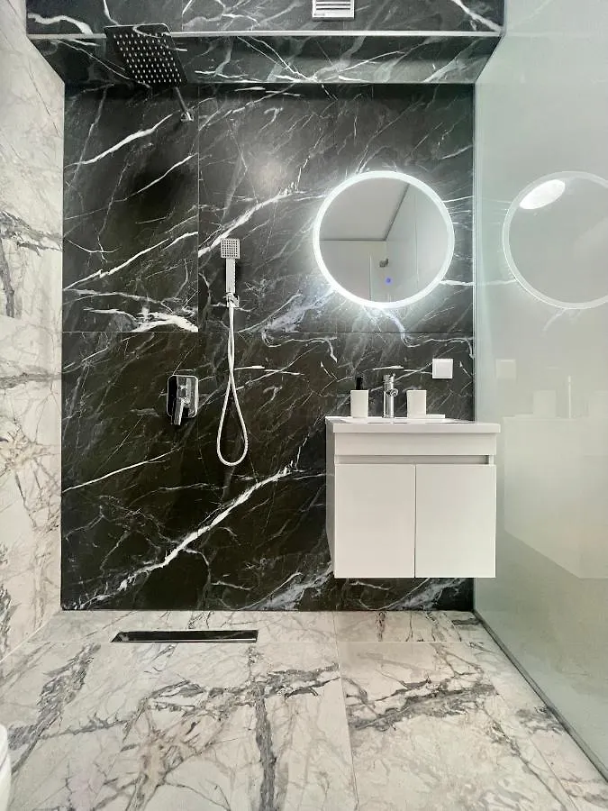 Glassroom- Самостоятелна Стая Private Room Варна